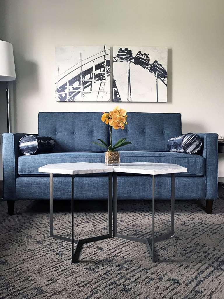 Oxford Suites Portland - Jantzen Beach Room photo
