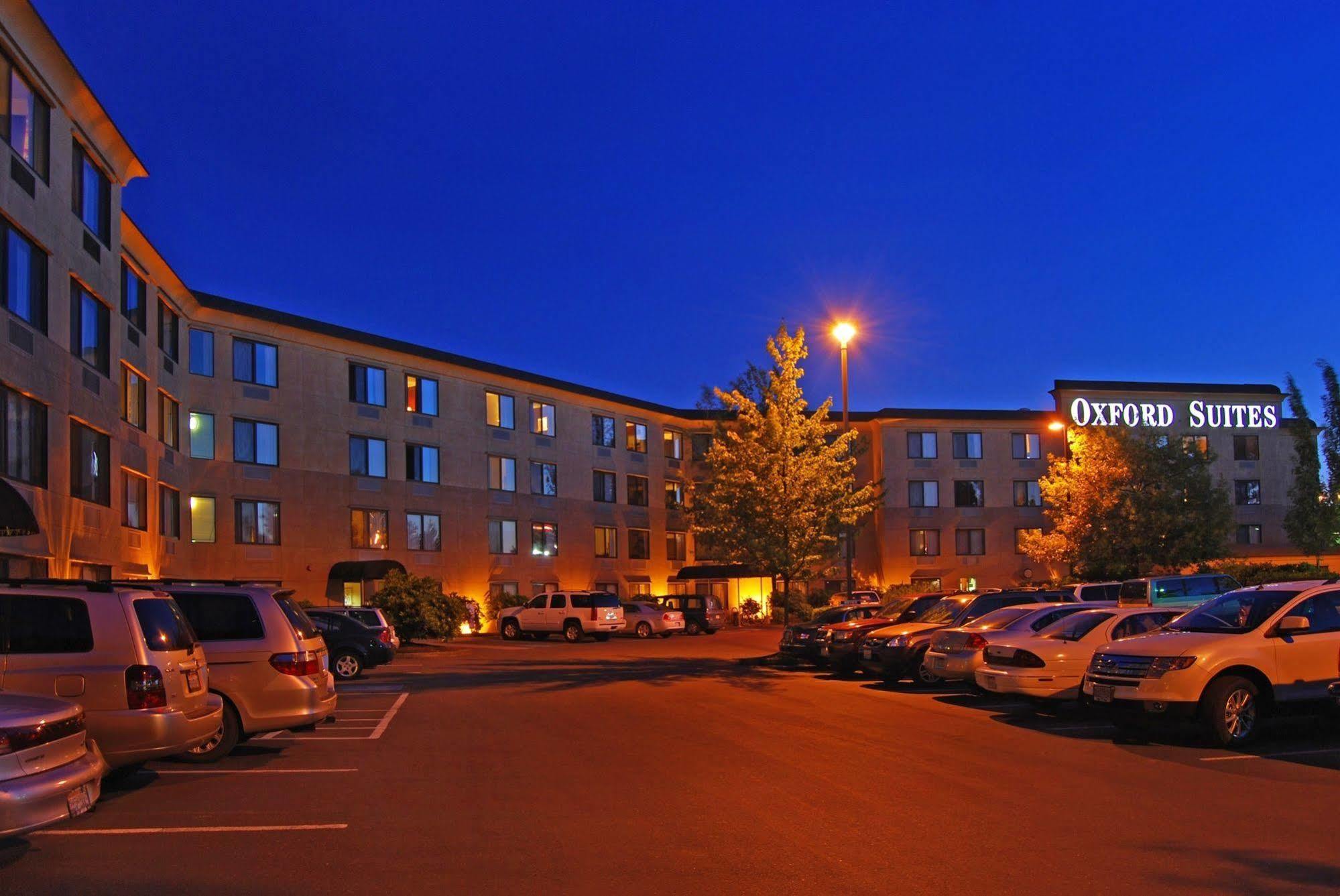 Oxford Suites Portland - Jantzen Beach Exterior photo