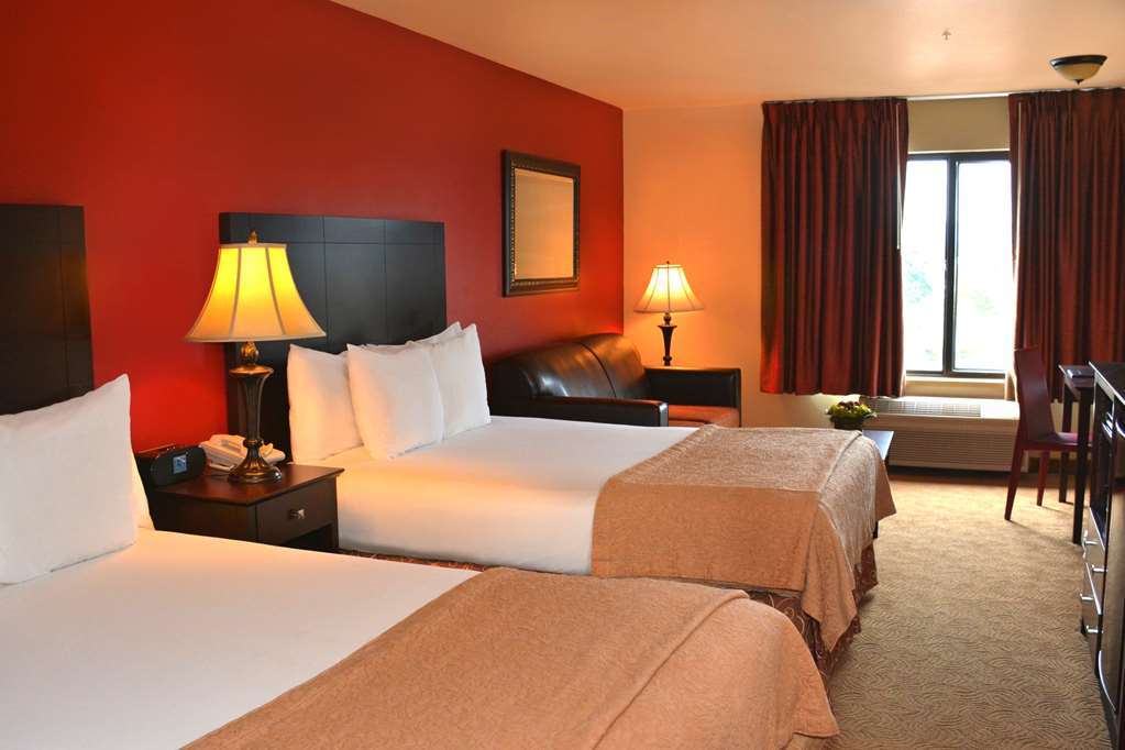 Oxford Suites Portland - Jantzen Beach Room photo